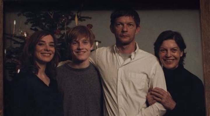 'Dark' Hannah Kahnwald and Katharina Neilsen Are Best Friends In Real Life