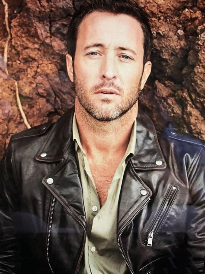 Alex Oloughlin – Biography, Facts & Life Story