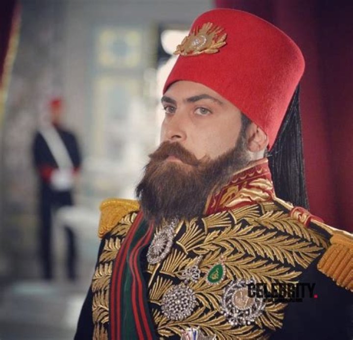 Aziz Bey Wiki, Biographie, Age, Taille, Mariage, Contact & Informations