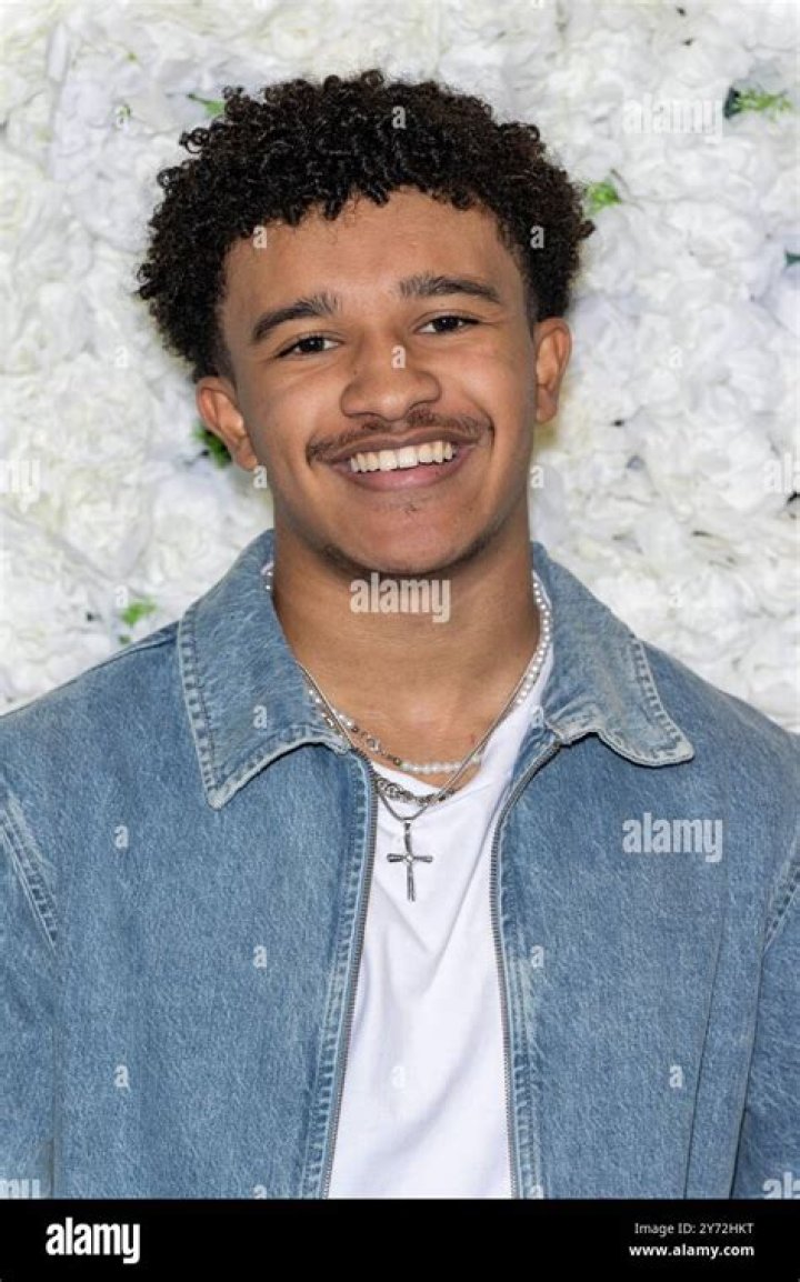 Cameron J Wright’s biography: age, height, birthday, is he single?