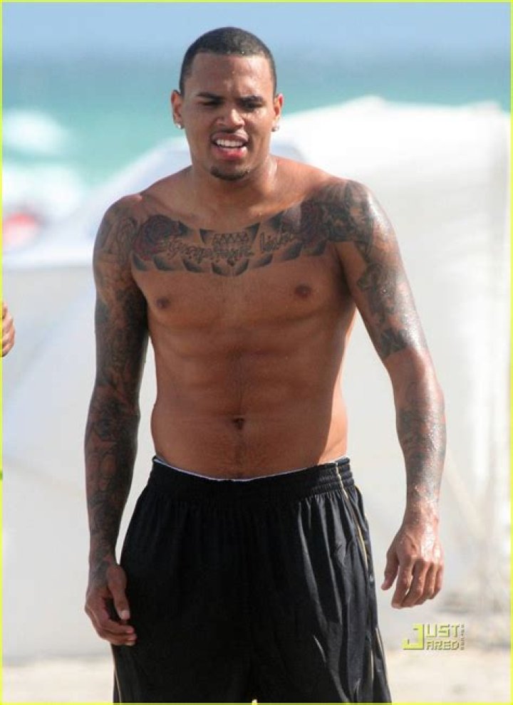 Chris Brown Without Shirt And Without Abs