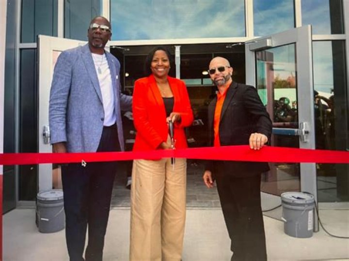 Deanne King WFLA, Bio, Wiki, Age, Height, Partner, Salary, and Net Worth