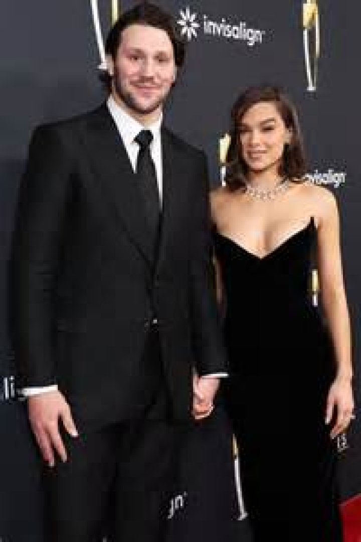 Does Hailee Steinfeld Have a Boyfriend Now? Get To Know Her Dating History
