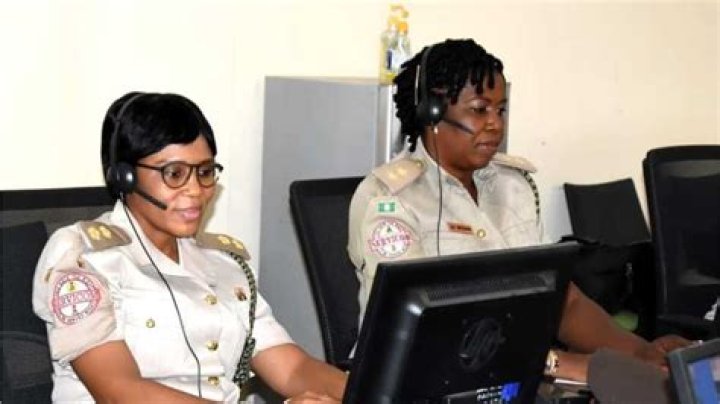 “Don’t Pay Agents”: Nigerian Immigration Tells Citizens, Releases 3 Links to Apply for Passport From Home