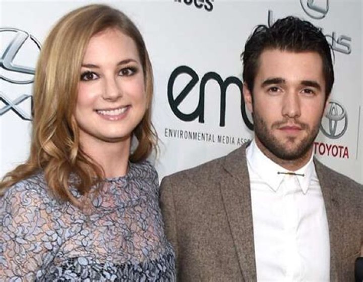 Emily Vancamp – Biography, Facts & Life Story