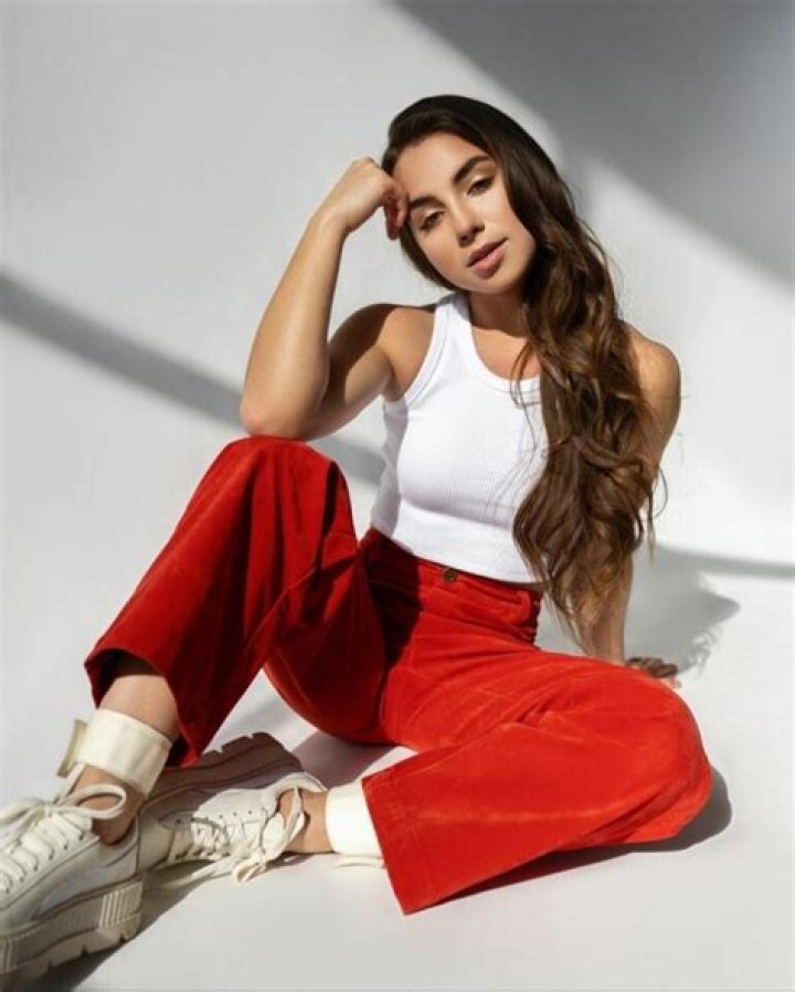 Enola Bedard (Tik-Tok), Dance, Age, Bio, Wiki, Height, Info, Details, Photos