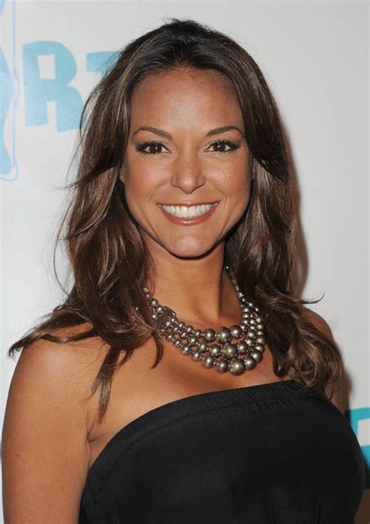 Eva LaRue Height
