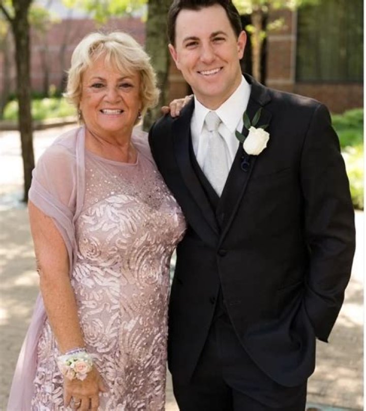 Here's Todd Piro Bio: Married life With Wife Amanda & Mother | All Details
