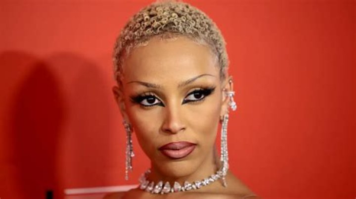 Here's What You Should Know About Doja Cat's Dating History, From Johnny Utah to Joji