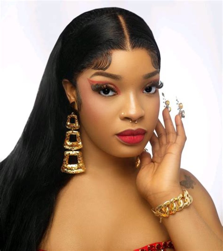 “It’s for Cruise”: Nigerians Dig Up Video of Nickie DaBarbie Smoking Shisha