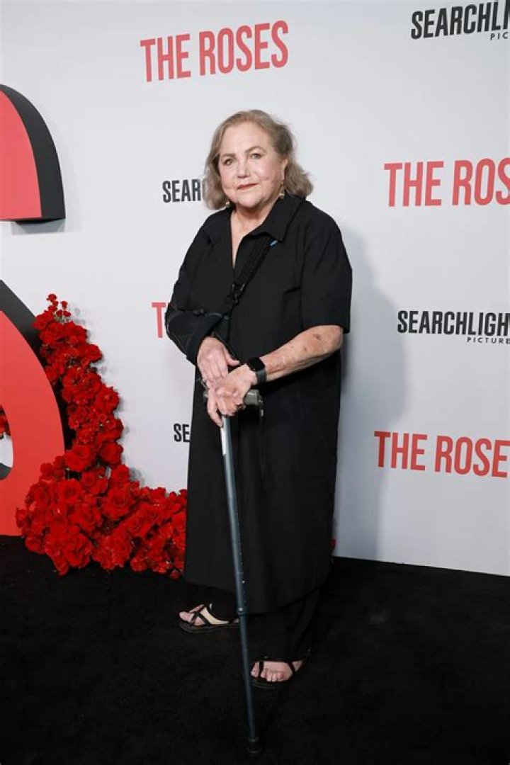 Kathleen Turner’s Painful Battle against Rheumatoid Arthritis