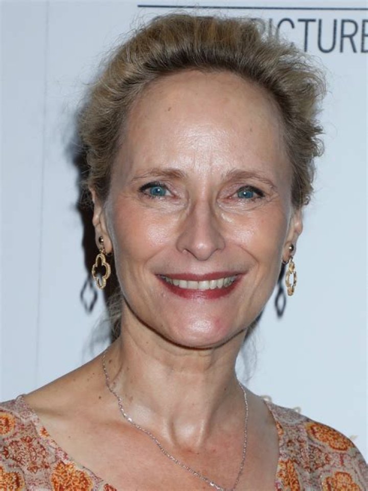 Laila Robins Actress, Bio, Wiki, Age, Husband, Movies, and Net Worth