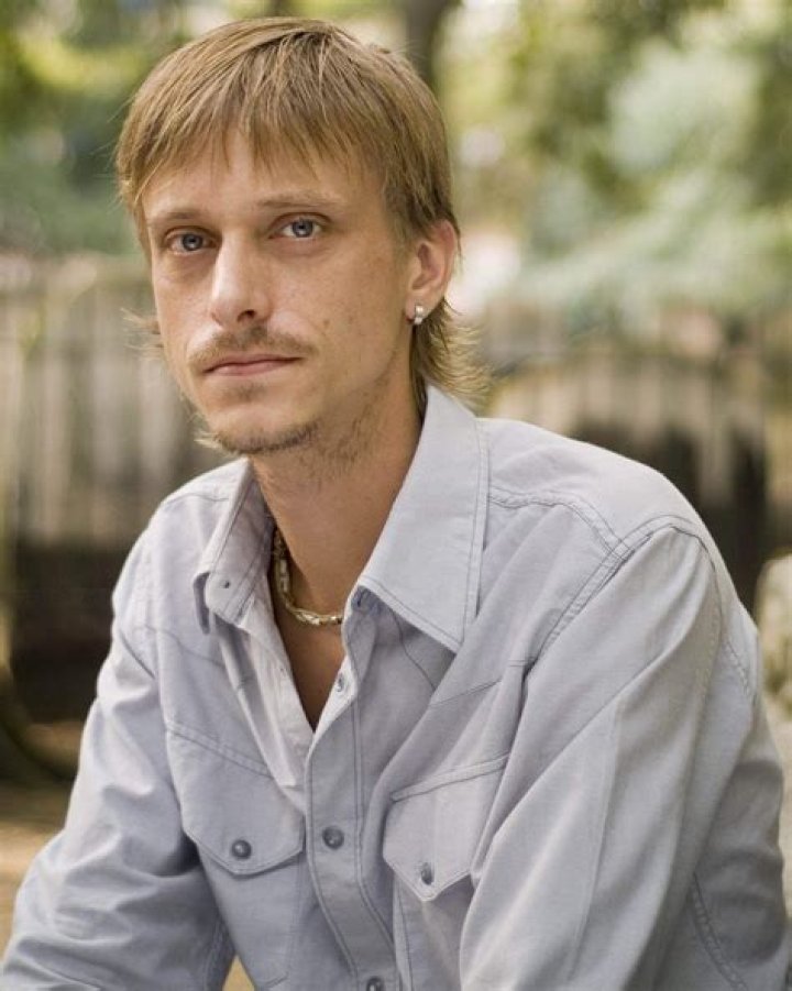 Mackenzie Crook – Biography, Facts & Life Story