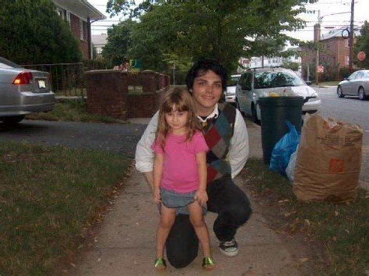 
Meet Bandit Lee Way – Photos Of Gerard Way’s Daughter With Wife Lyn-Z
