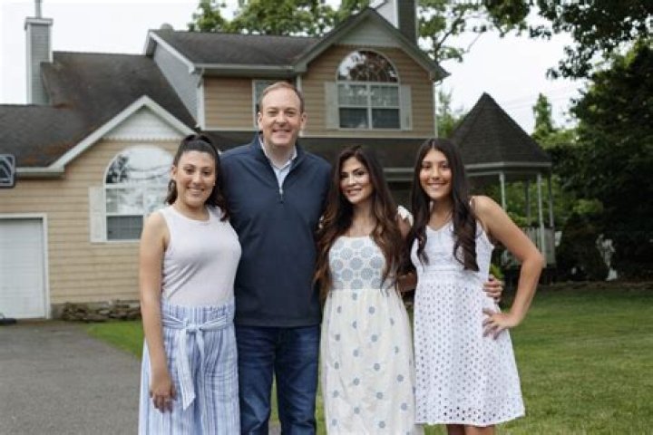 Nicole Gibbons Designer, Bio, Wiki, Age, Height, Husband, Claire Paints, and Net Worth