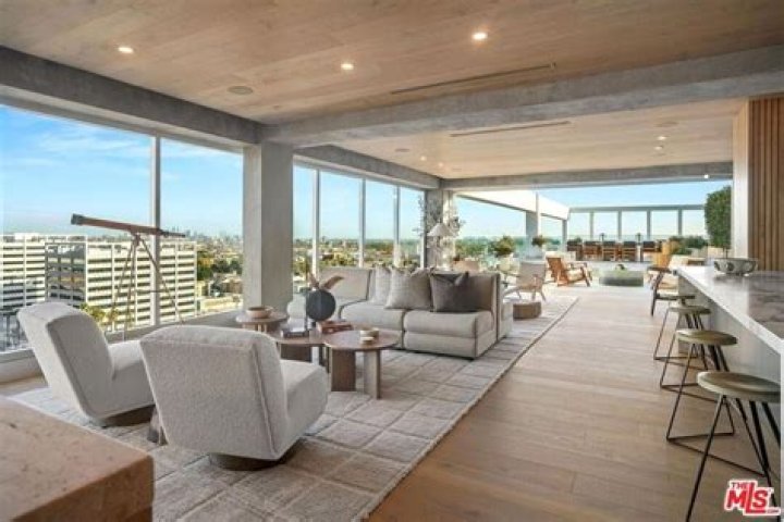 ‘Selling Sunset’ Star Jason Oppenheim Has Sold More Than $1 Billion of Real Estate