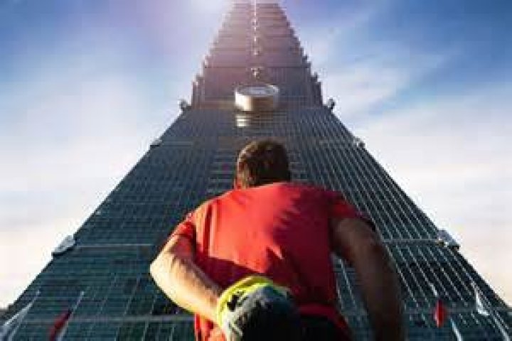 Sharon Ooja at 30: 7 Stunning Photos of the Gorgeous Actress as she Climbs the Third Floor