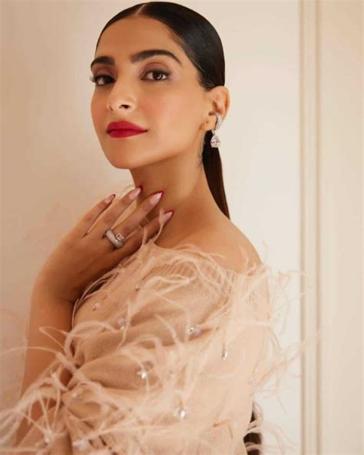 Sonam Kapoor – Biography, Facts & Life Story