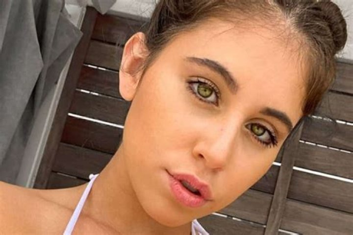 Violet Summers Age, Net Worth, Height, Wiki, Bio, No-Makeup