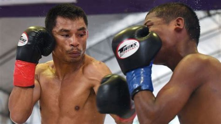 Wanheng Menayothin breaks Mayweather's record after winning 54 fights and losing none