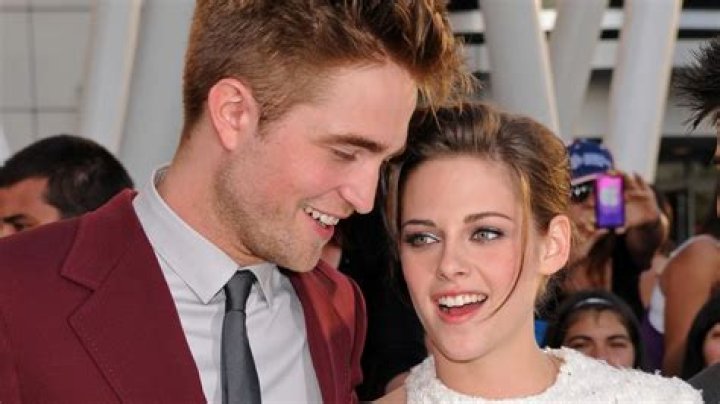 Who was Robert Pattinson’s ex? Does Robert Pattinson love Kristen?