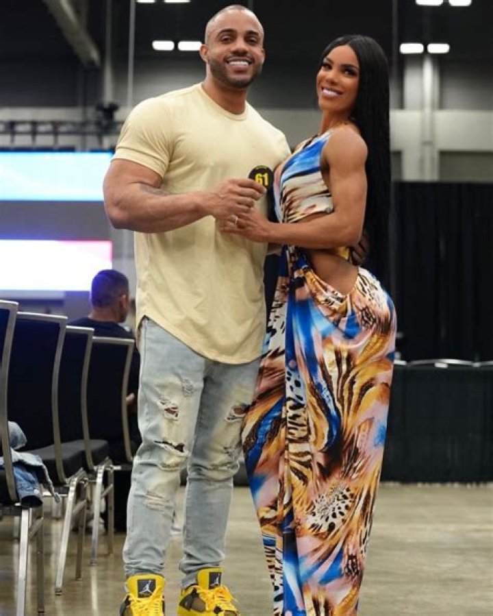 Yarishna Ayala Age, Height, Wiki, Biography, Workout, Abs